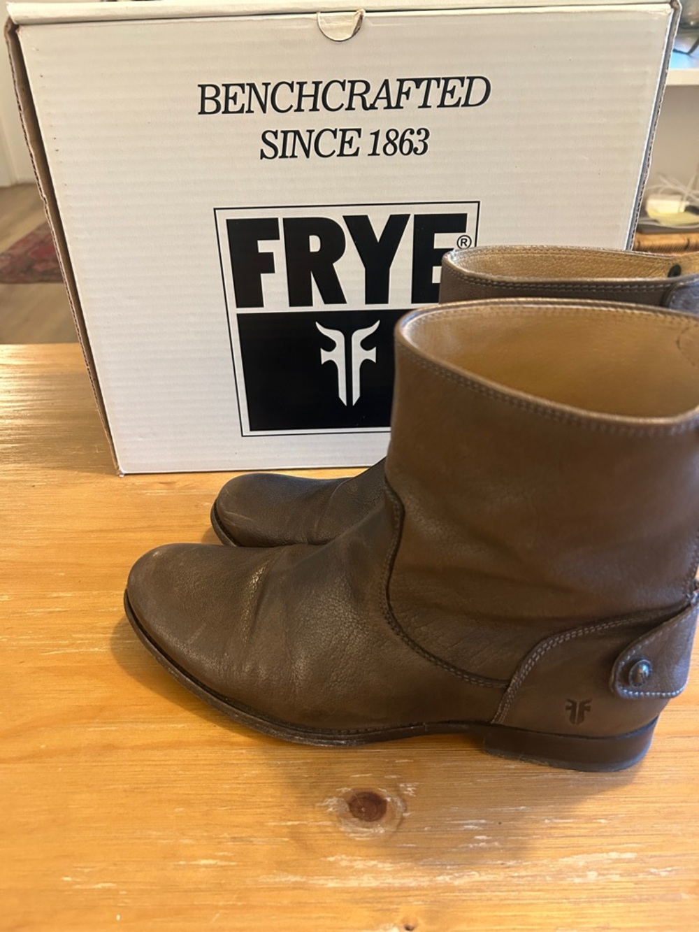 Frye Women’s Melissa Button Zip Short Boots • Grey